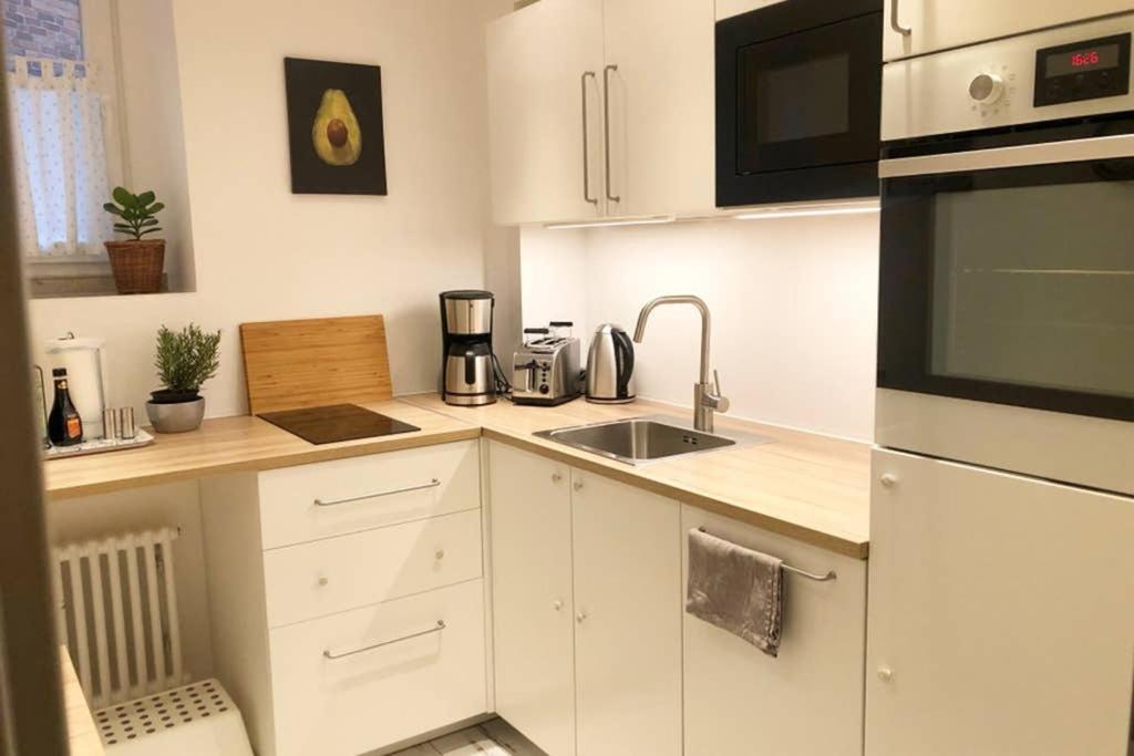 Gemuetliche Sanierte 1 Zimmer Wohnung Mit Privatem Parkplatz Im Zentrum Kiel Exterior photo