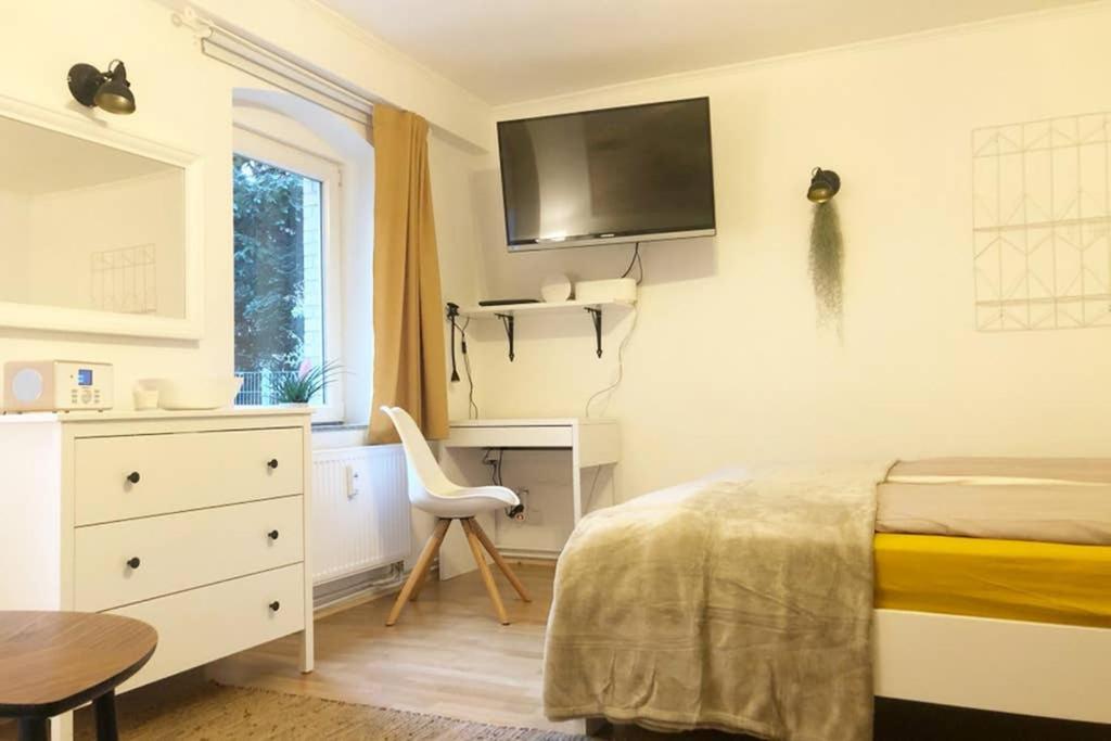 Gemuetliche Sanierte 1 Zimmer Wohnung Mit Privatem Parkplatz Im Zentrum Kiel Exterior photo