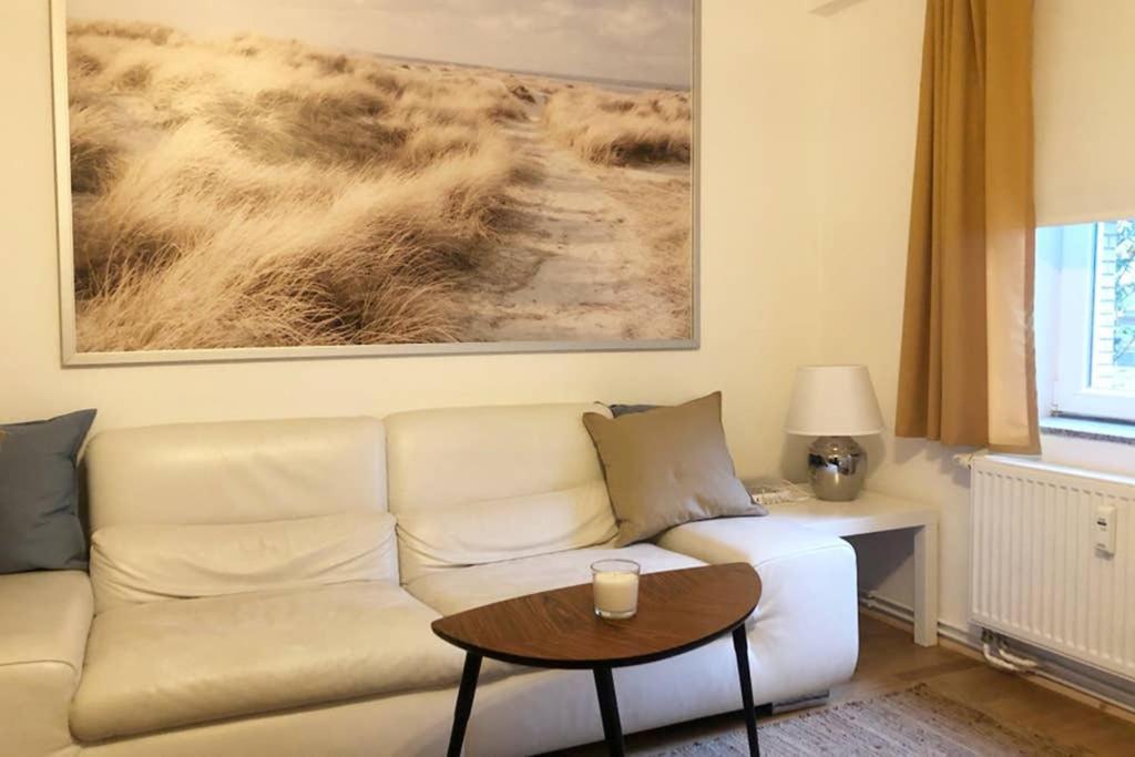 Gemuetliche Sanierte 1 Zimmer Wohnung Mit Privatem Parkplatz Im Zentrum Kiel Exterior photo