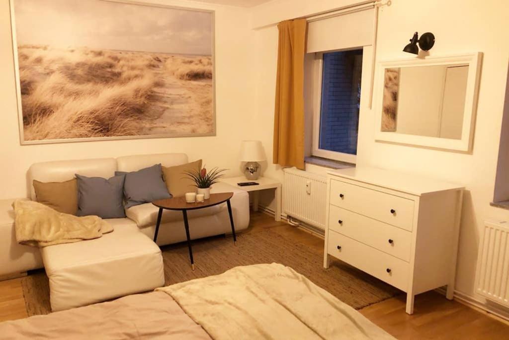 Gemuetliche Sanierte 1 Zimmer Wohnung Mit Privatem Parkplatz Im Zentrum Kiel Exterior photo
