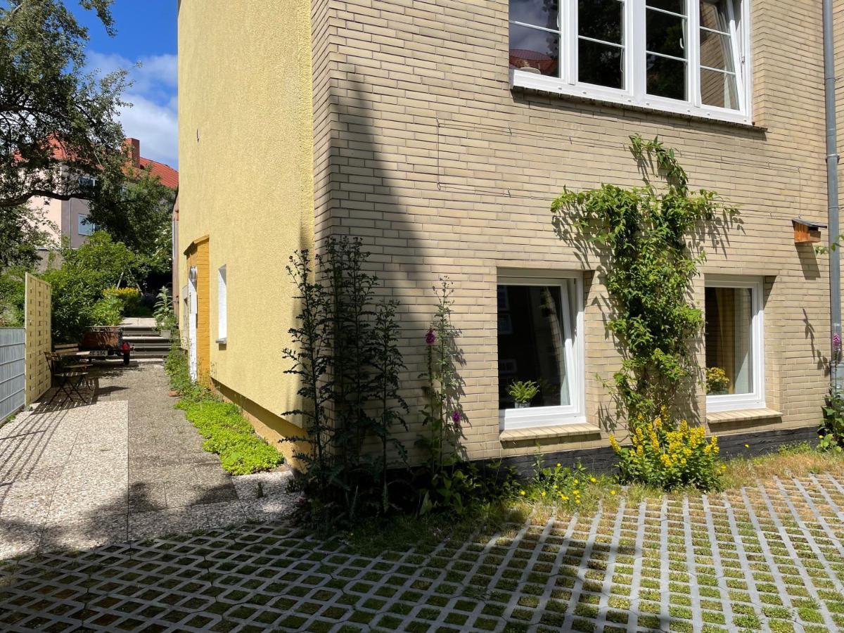 Gemuetliche Sanierte 1 Zimmer Wohnung Mit Privatem Parkplatz Im Zentrum Kiel Exterior photo